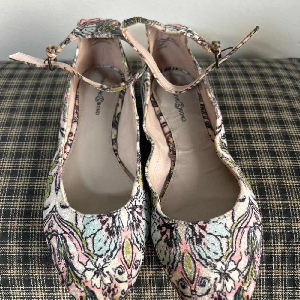 GUC Treasure & Bond Flats Ankle Strap Size 6.5M Multicolor Floral Tapestry